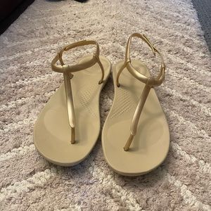 Fitflop | Golden/beige  iQushion Flip-flop